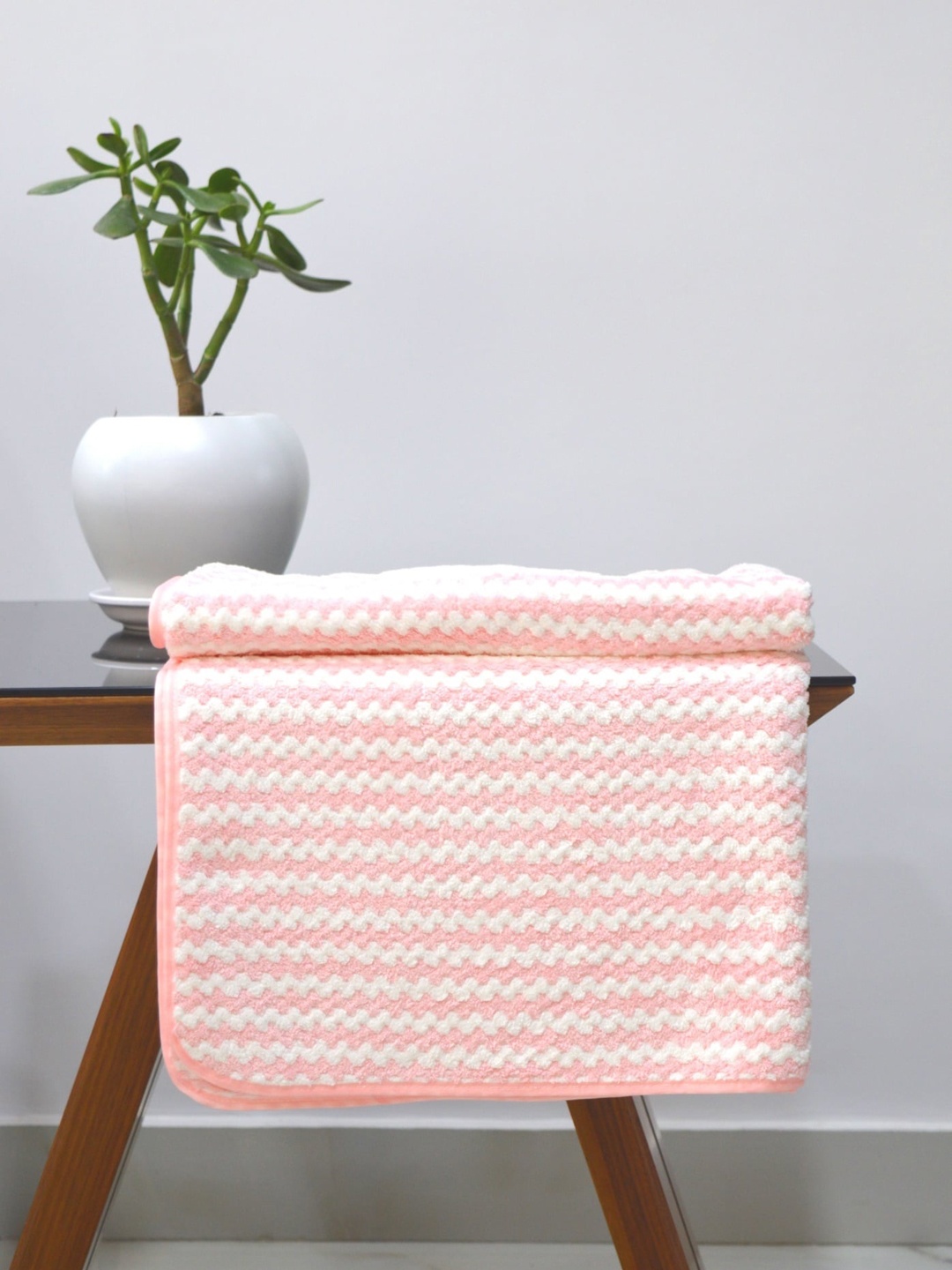 

Tranquil square Pink & White Zig Zag Striped 650 GSM Cotton Rectangular Bath Towels