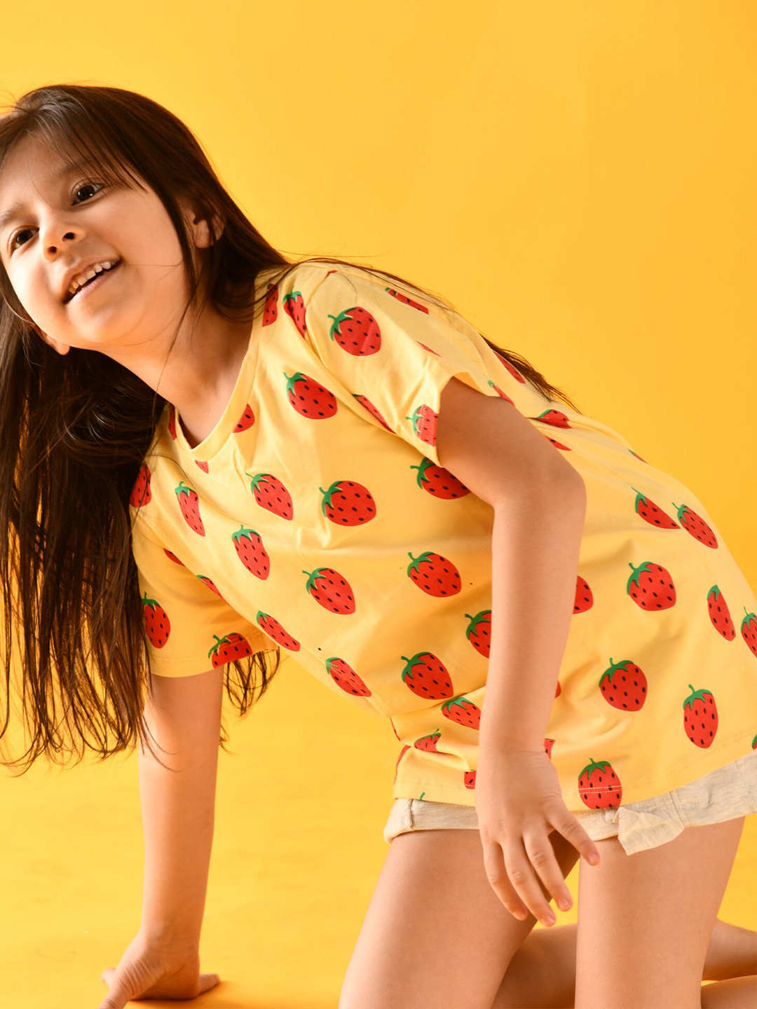 

Anthrilo Girls Yellow Printed T-shirt