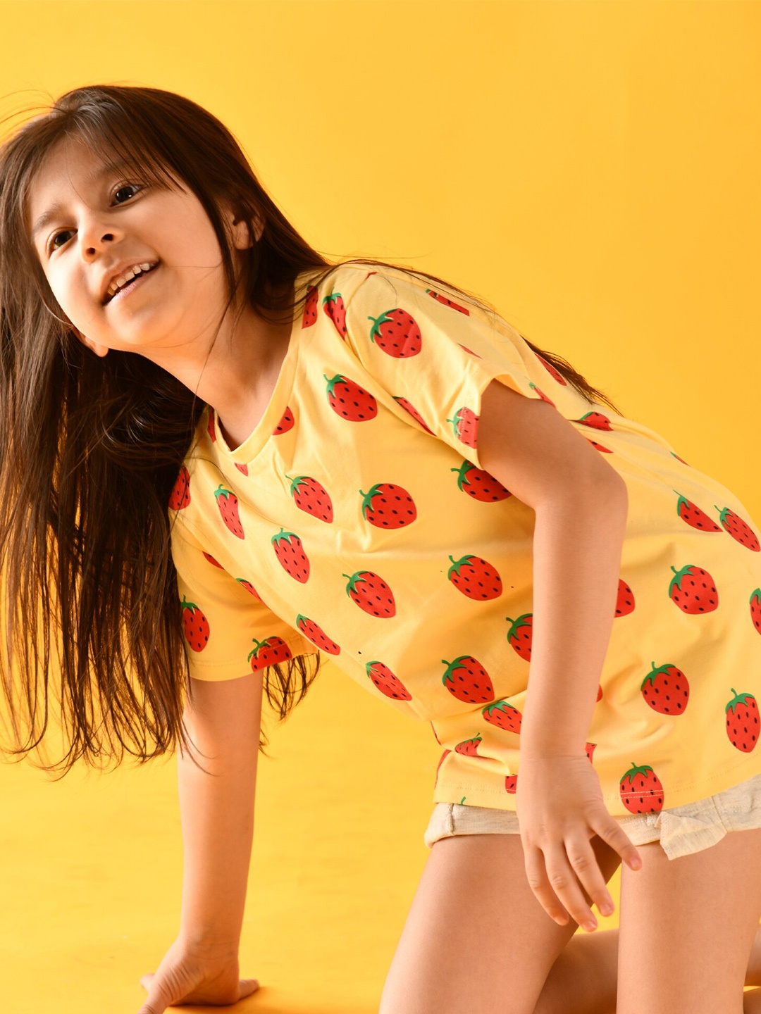 

Anthrilo Girls Yellow Printed T-shirt