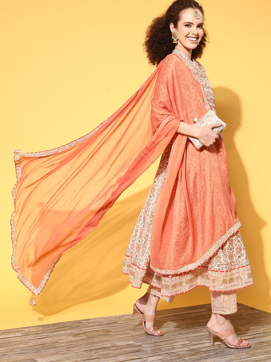 

ZOLA Women White Floral Printed Empire Thread Work Pure Cotton Kurta with Trousers & With Dupatta