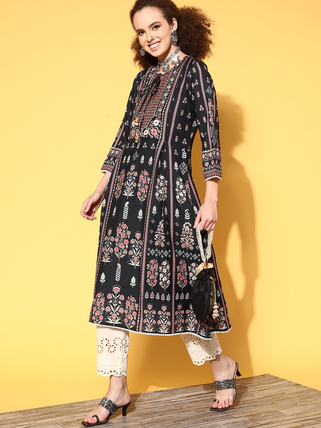

ZOLA Women Black Ethnic Motifs Printed Kurta with Trousers