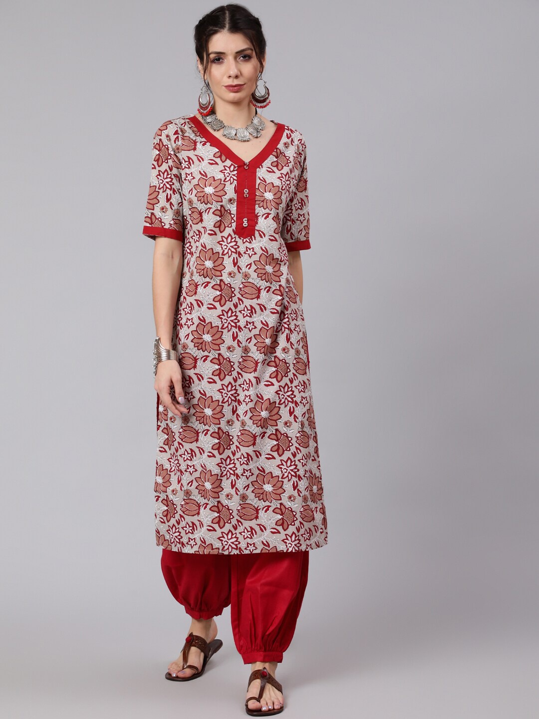 

Awadhi Women Grey & Red Floral Printed Kurta