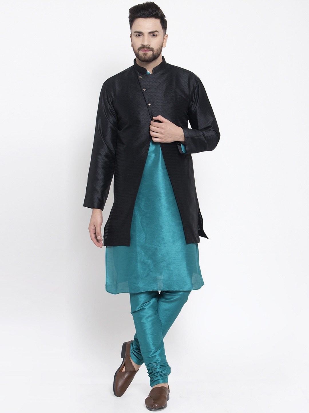 

Kaifoo Men Green & Black Solid Silk Blend Kurta Set