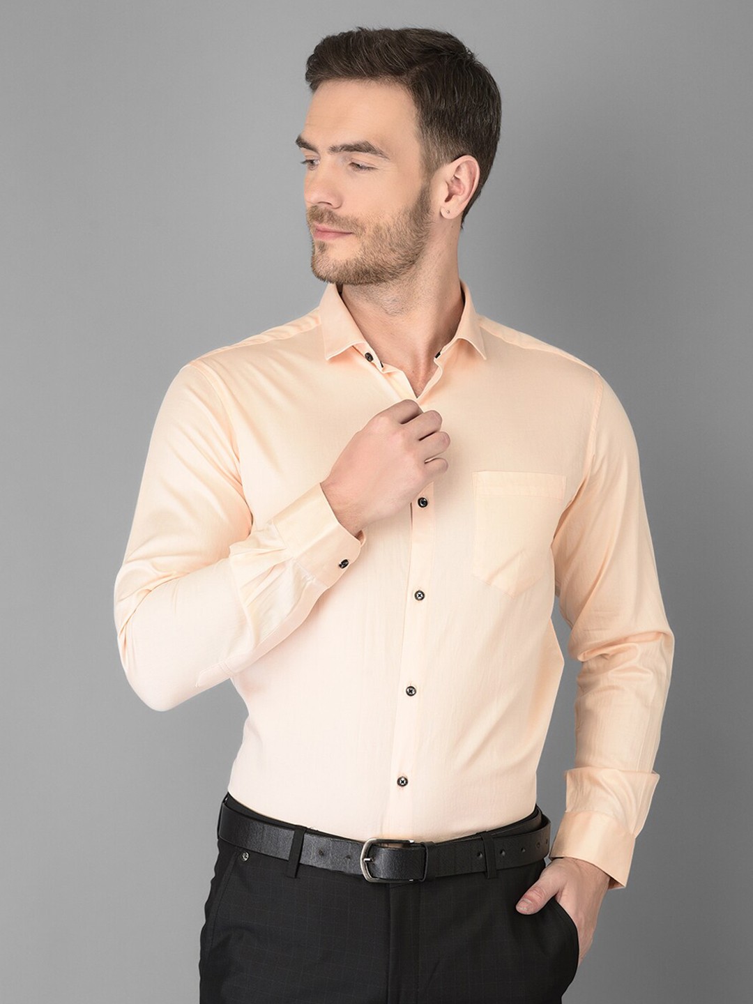 

Canary London Men Peach-Coloured Smart Slim Fit Semiformal Shirt