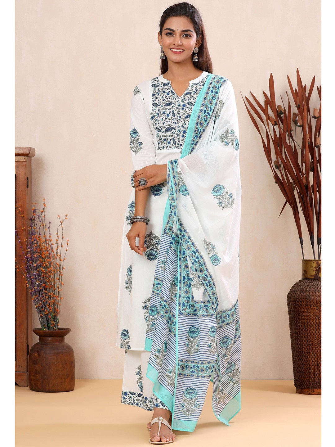 

mirari Women Blue Floral Printed Pure Cotton Straight Kurta with Palazzos & With Dupatta