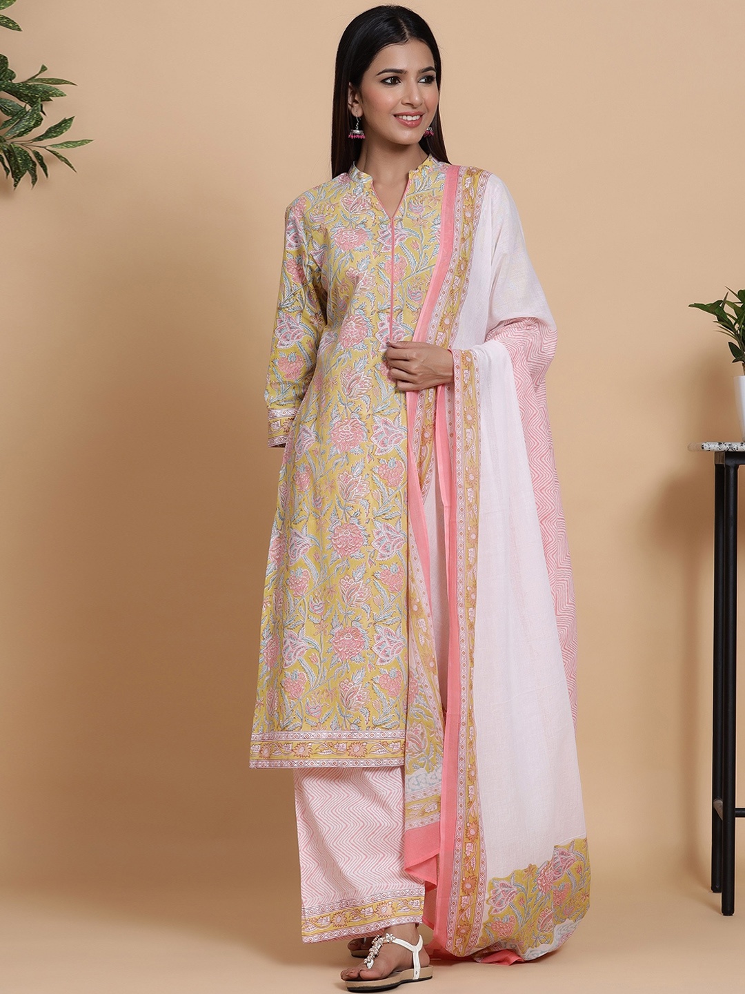 

mirari Yellow Floral Printed Pure Cotton Kurta with Trousers & With Dupatta