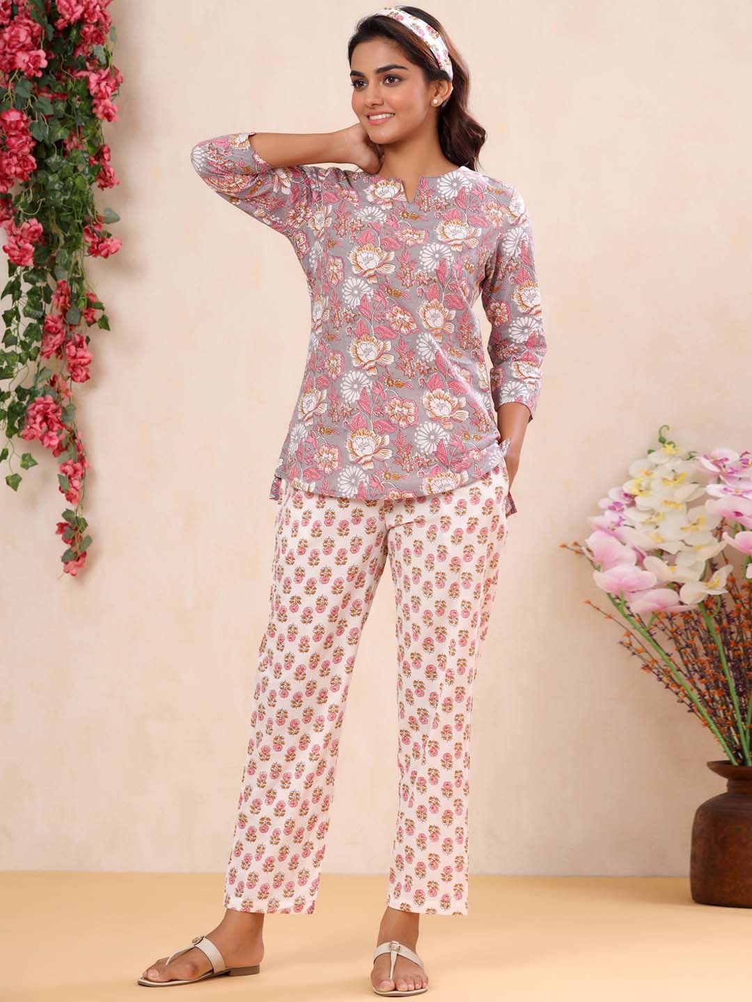 

mirari Women Peach-Coloured & White Printed Pure Cotton Night suit