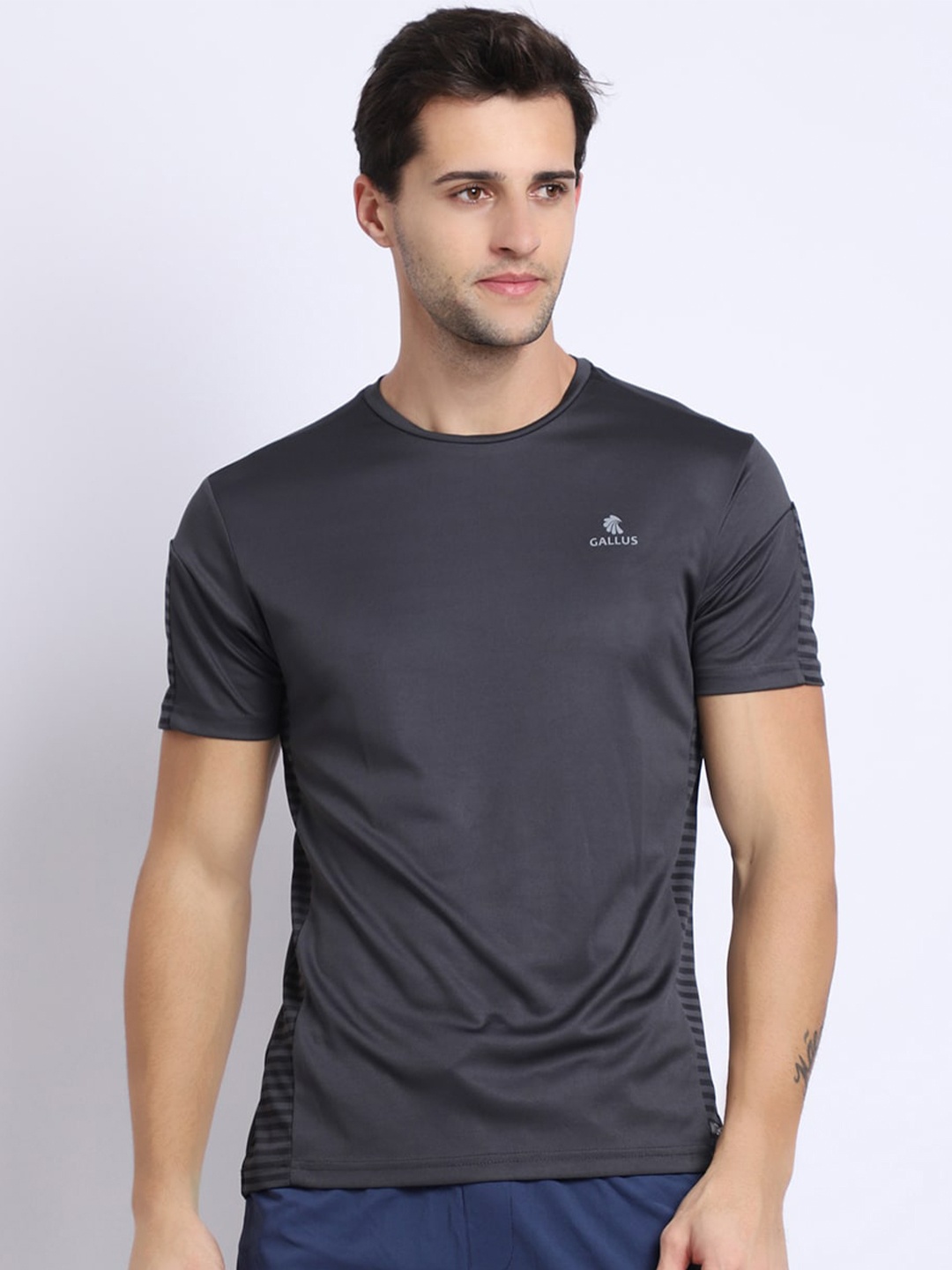 

Gallus Men Grey Solid Dri-FIT T-shirt, Grey melange