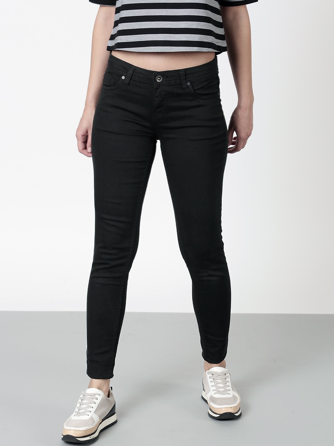 

ether Women Black Skinny Fit Low-Rise Clean Look Jeans