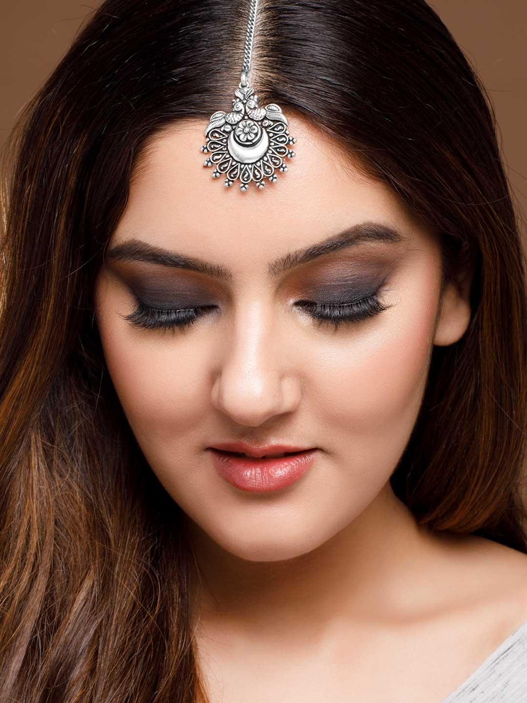 

Rubans Oxidised Silver-Plated Maangtikka