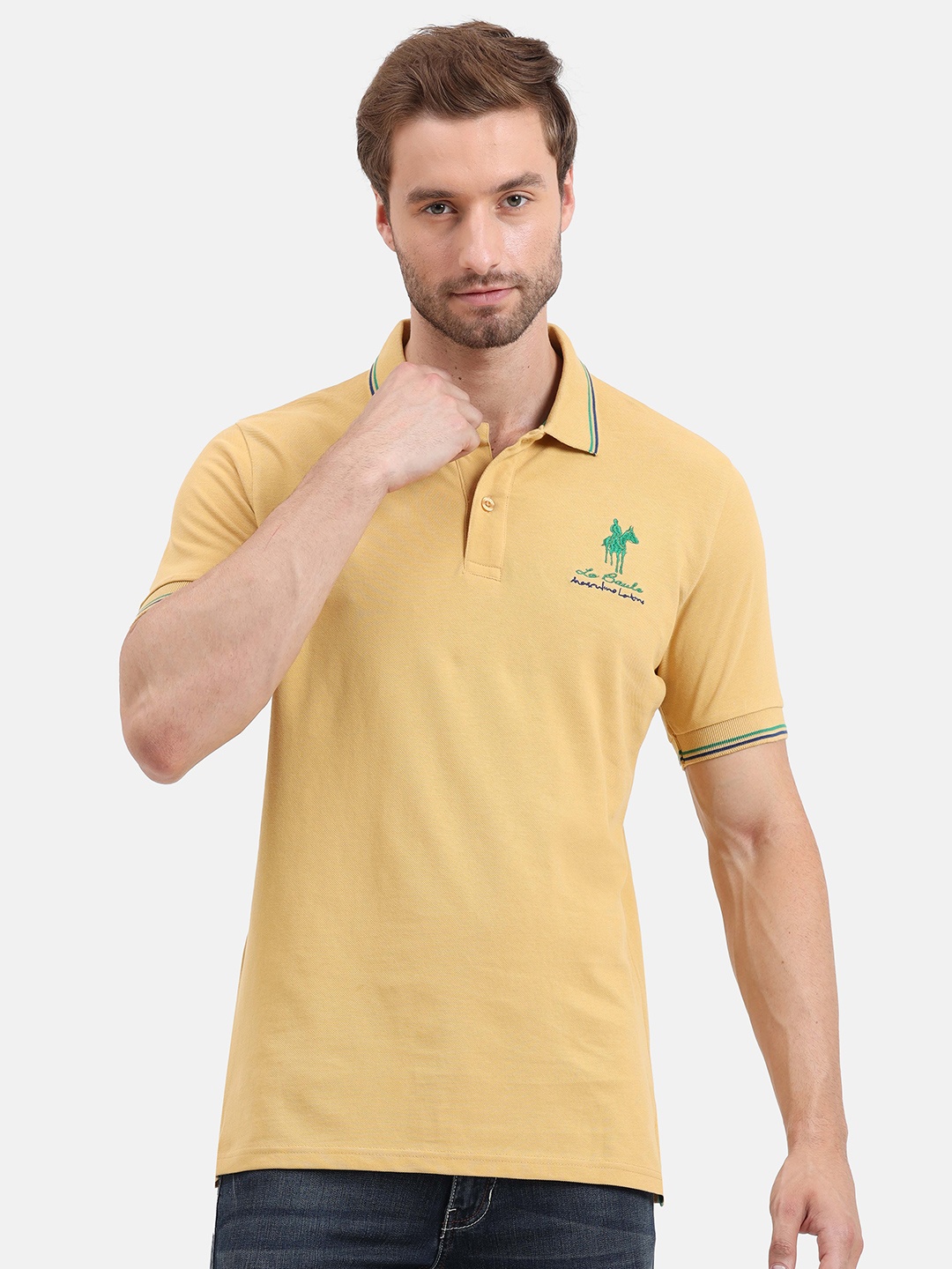 

Masculino Latino Plus Men Yellow Polo Collar Bio Finish T-shirt