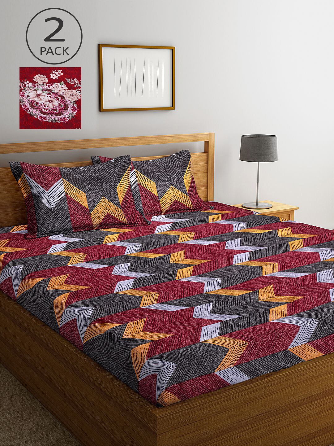 

KLOTTHE Red & White Geometric 210 TC 2 King Bedsheet with 4 Pillow Covers
