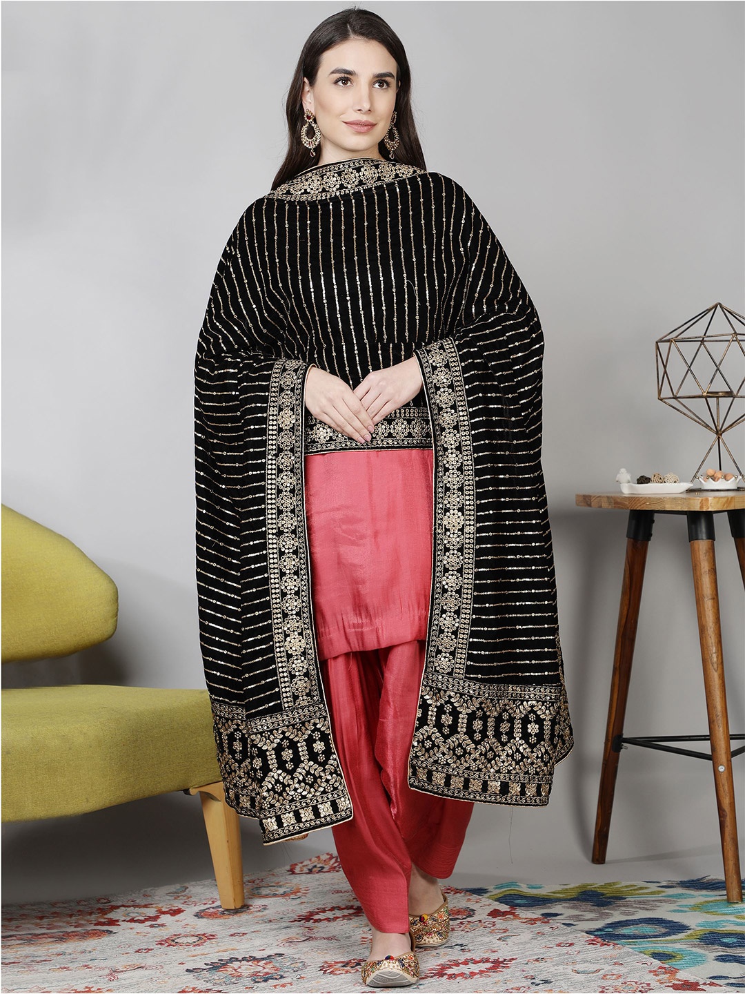 

Moda Chales Black & Gold-Toned Ethnic Motifs Embroidered Velvet Dupatta with Sequinned