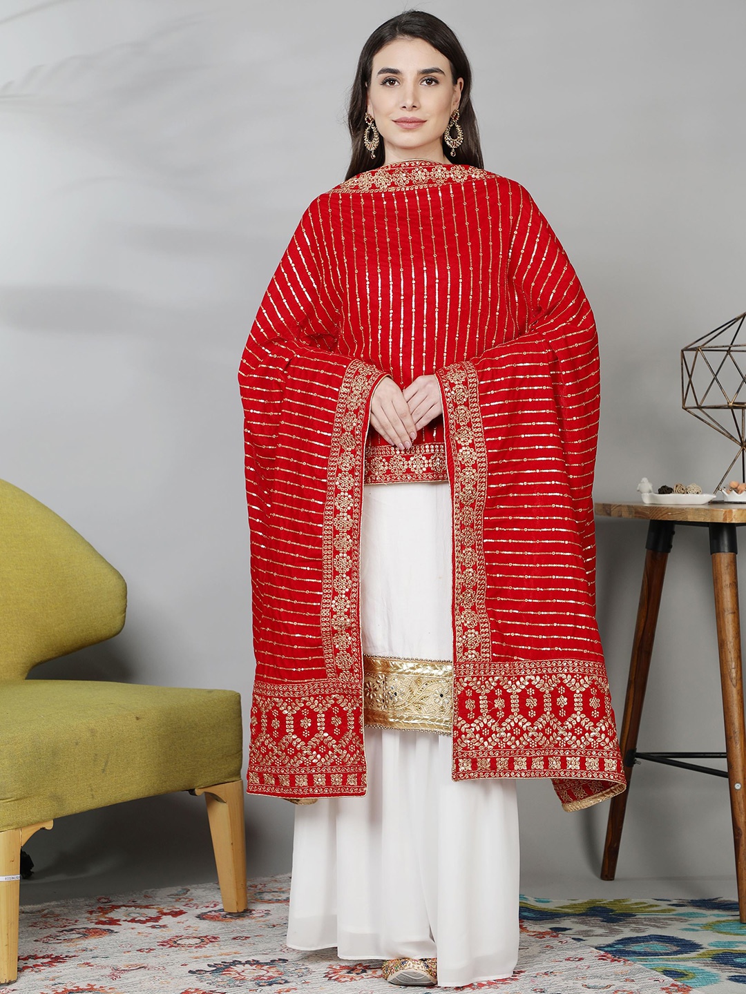 

Moda Chales Red Ethnic Motifs Embroidered Velvet Dupatta with Sequinned