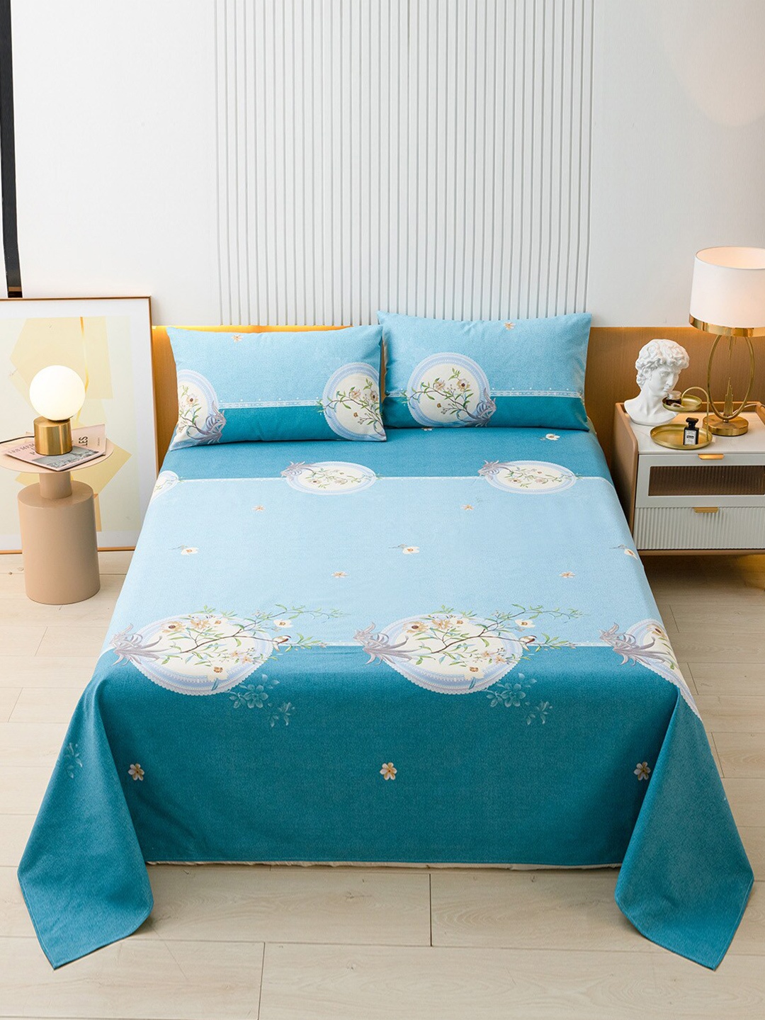 

JC Collection Blue & White Floral King Bedsheet with 2 Pillow Covers