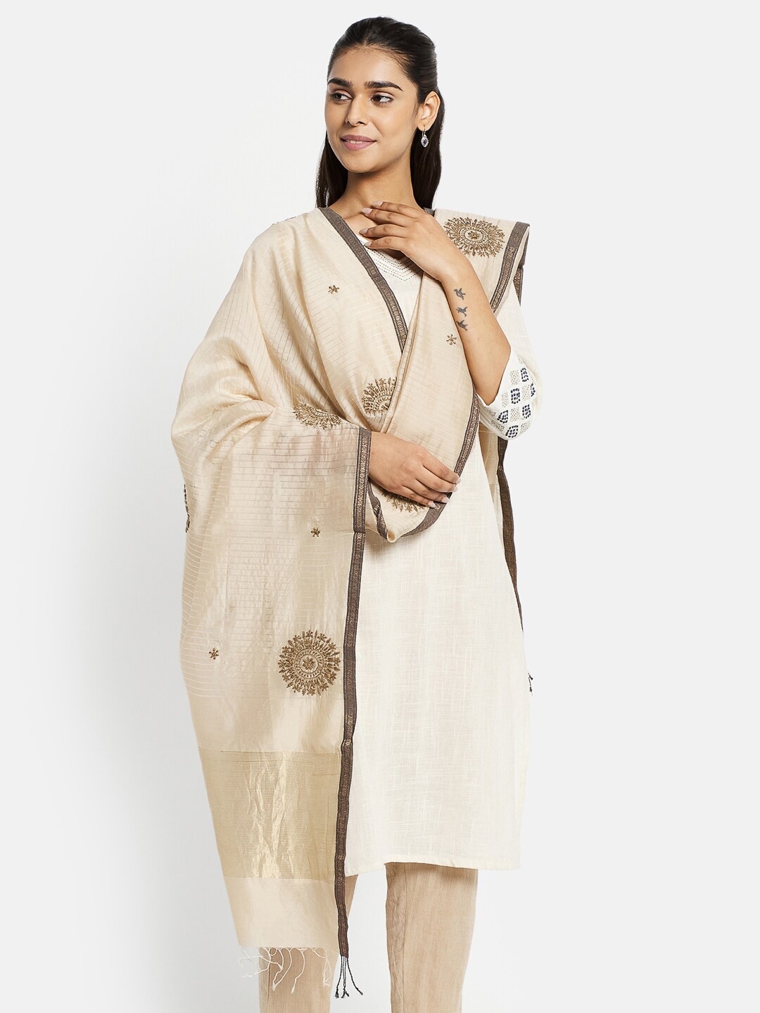 

Fabindia Women Beige & Gold-Toned Embroidered Cotton Silk Dupatta