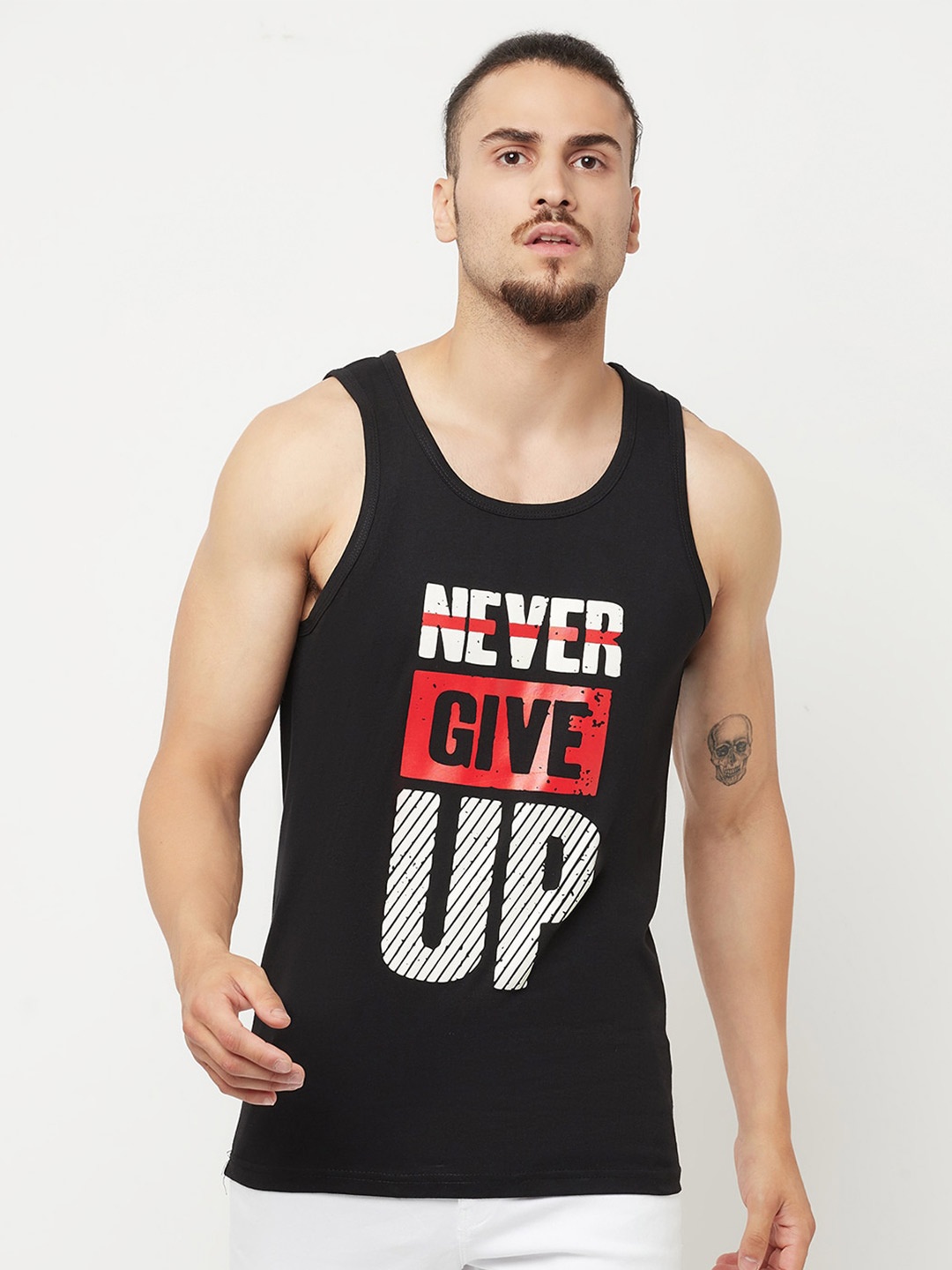 

KAY DEE Men Black Typography Printed T-shirt