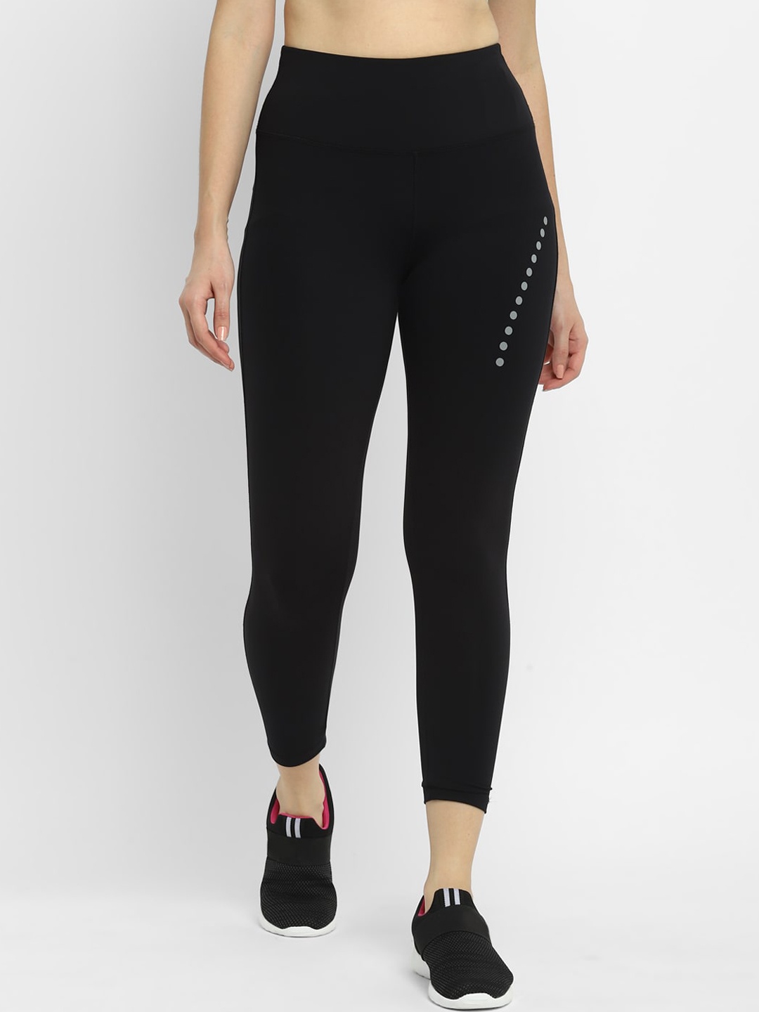 

Yuuki Women Black Solid Tights