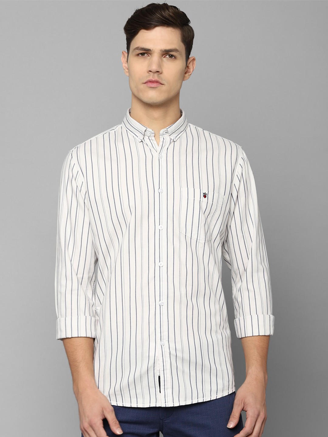 

Louis Philippe Jeans Men White Slim Fit Striped Casual Shirt