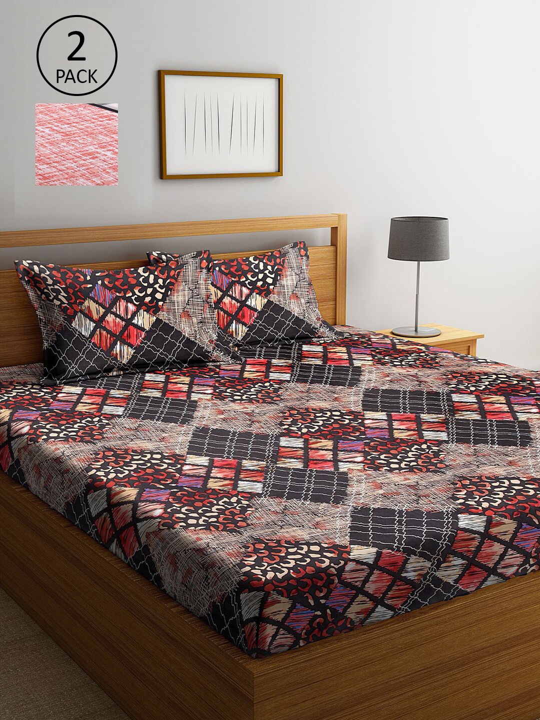 

KLOTTHE Red & Black Geometric 300 TC 2 King Bedsheet with 4 Pillow Covers