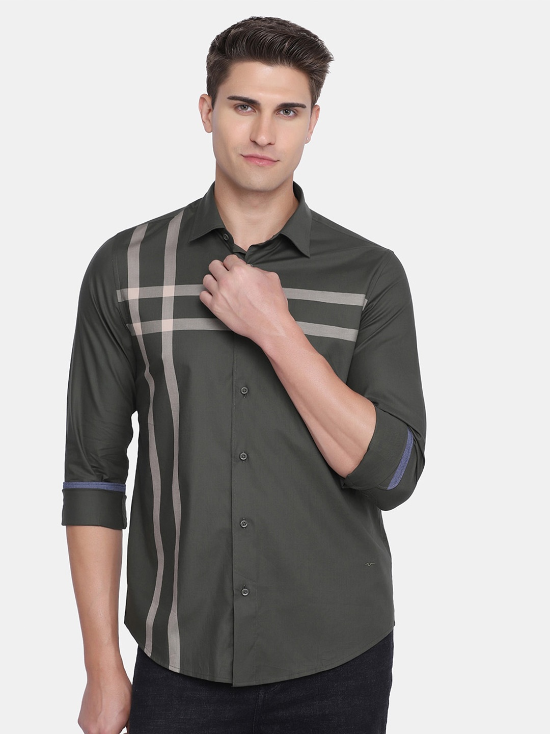 

Blackberrys Men Olive Green India Slim Fit Checked Casual Shirt