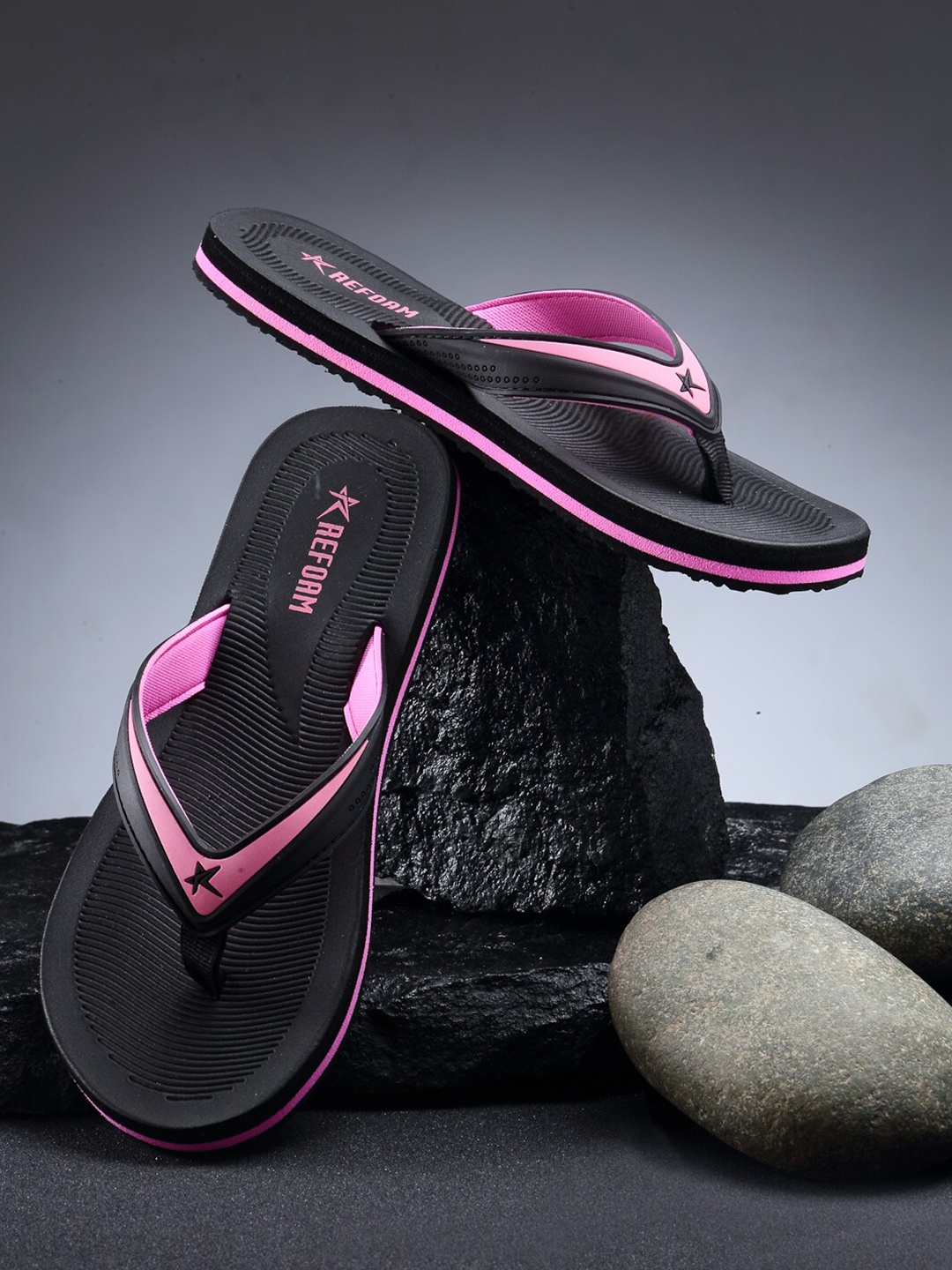 

REFOAM Women Grey Melange & Pink Rubber Thong Flip-Flops