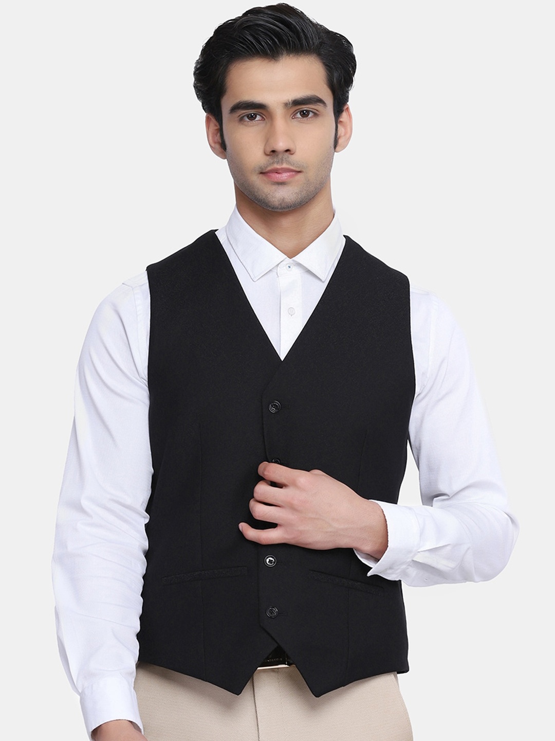 

Blackberrys Men Black Solid Waistcoat