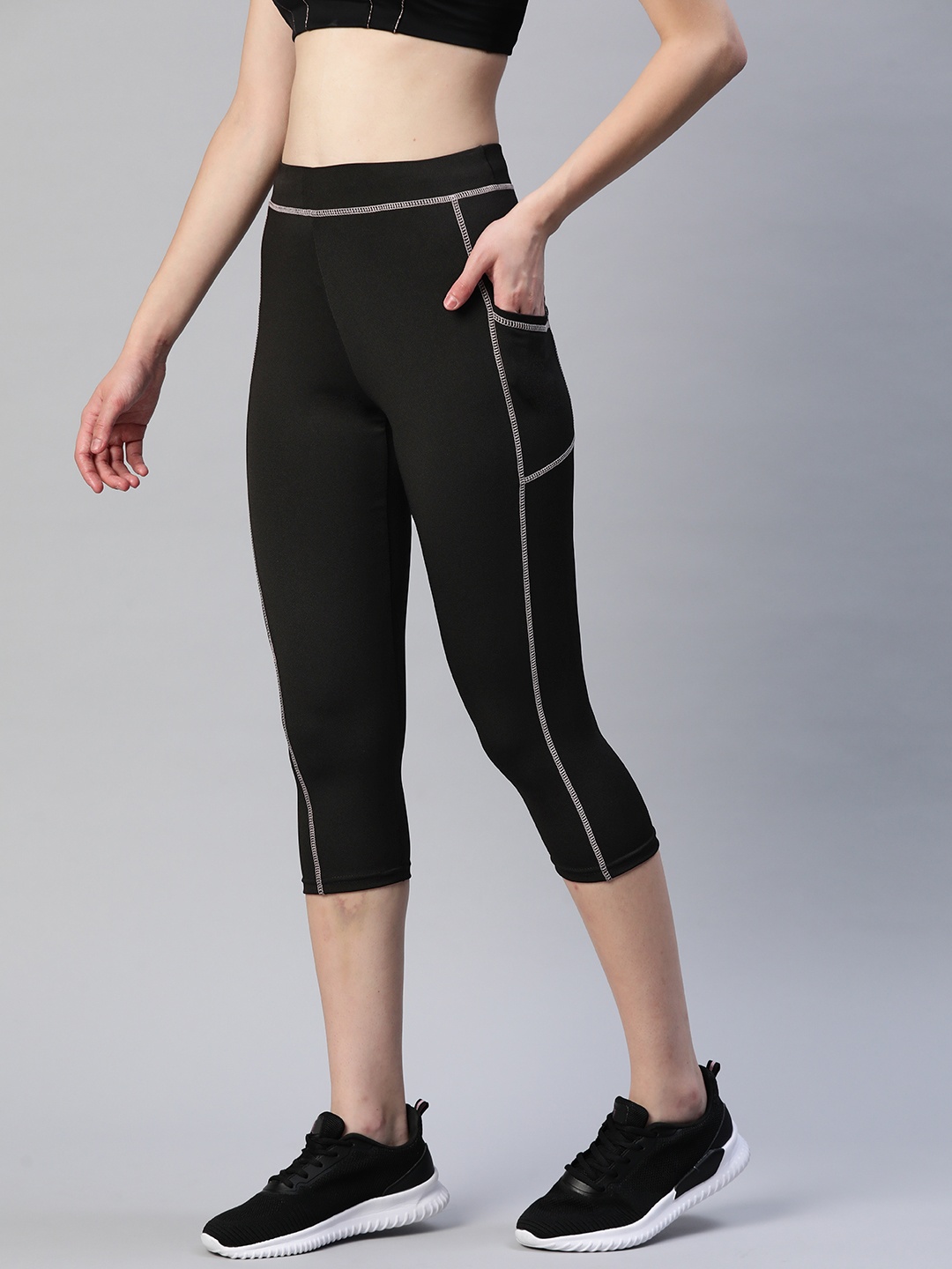 

Blinkin Women Black Solid Three-Fourth Rapid Dry Tights With Side Pockets