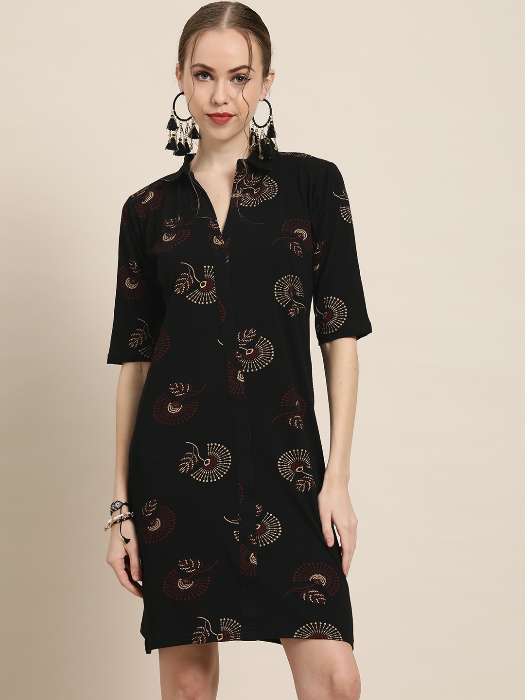 

Sangria Women Black & Beige Ethnic Motifs Printed Sheath Mini Dress