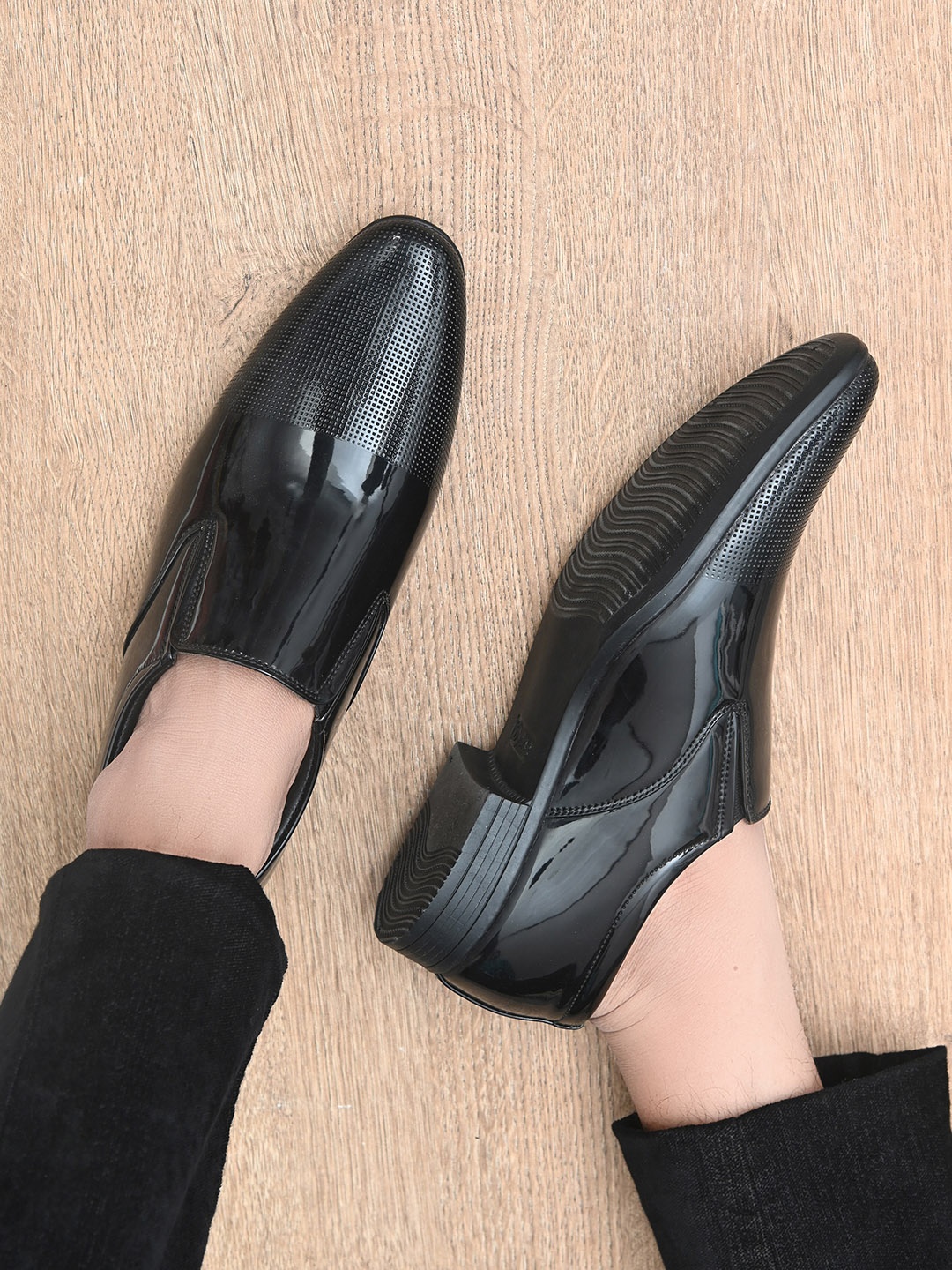 INVICTUS Men Black Textured Comfort Fit Formal Slip-On Shoes