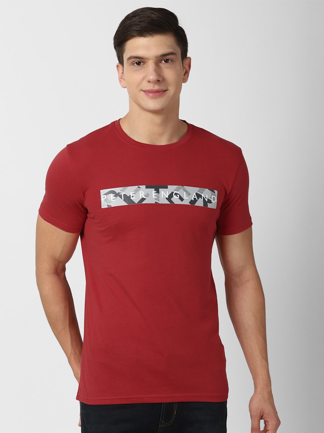 

Peter England Casuals Men Red Printed Slim Fit T-shirt