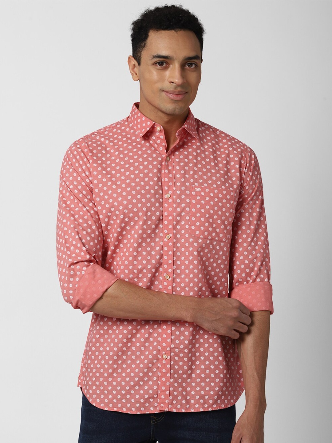 

Peter England Casuals Men Pink Slim Fit Printed Pure Cotton Casual Shirt