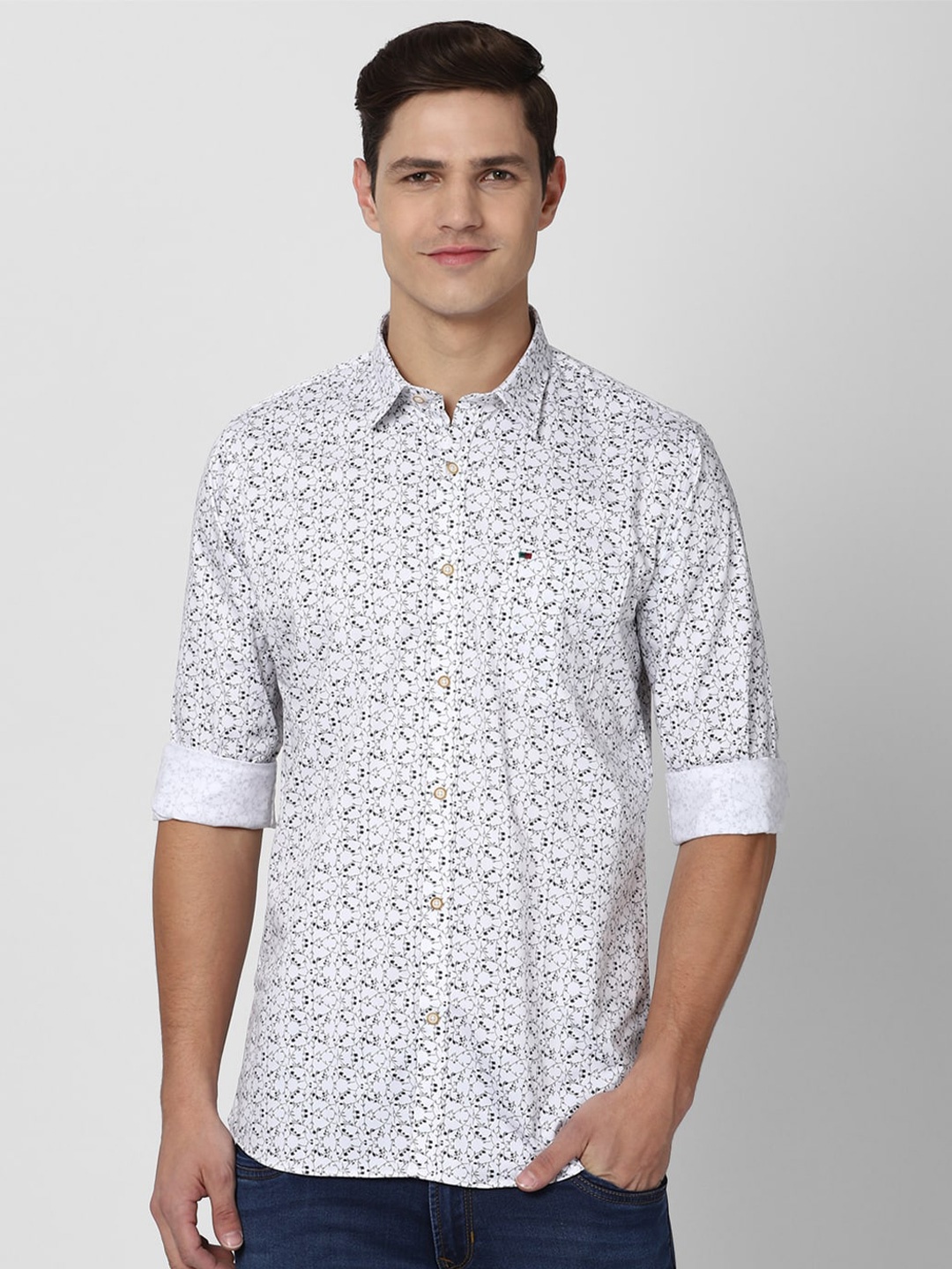 

Peter England Casuals Men White Slim Fit Floral Printed Pure Cotton Casual Shirt