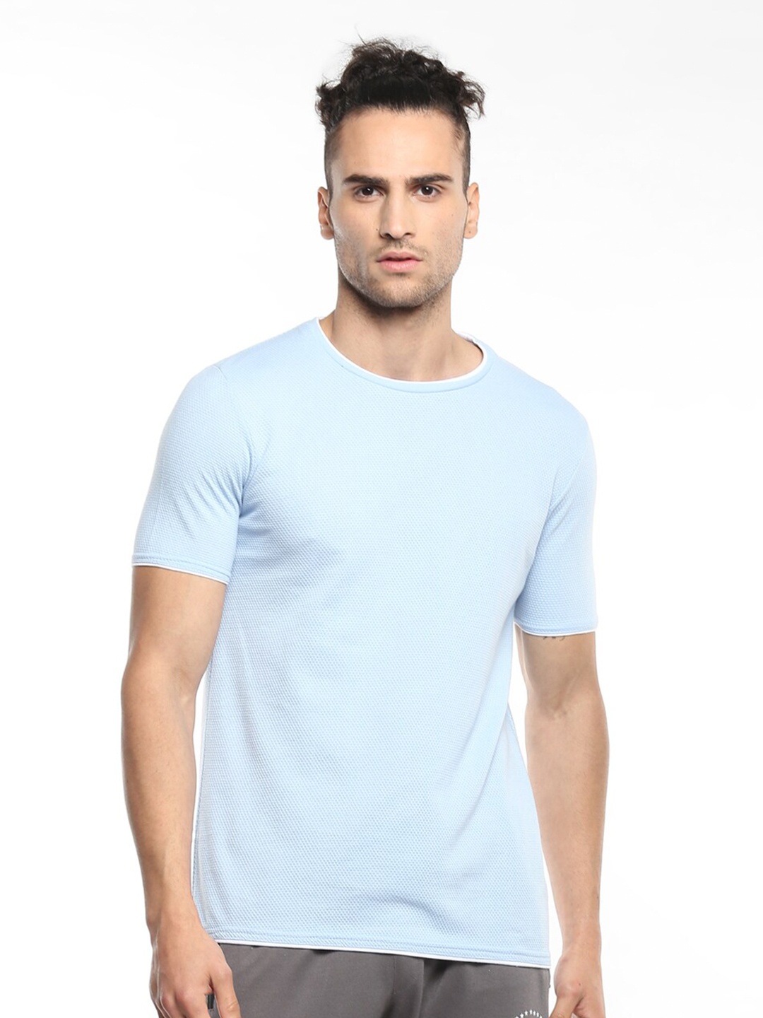 

Alan Jones Men Blue Solid Slim Fit T-shirt