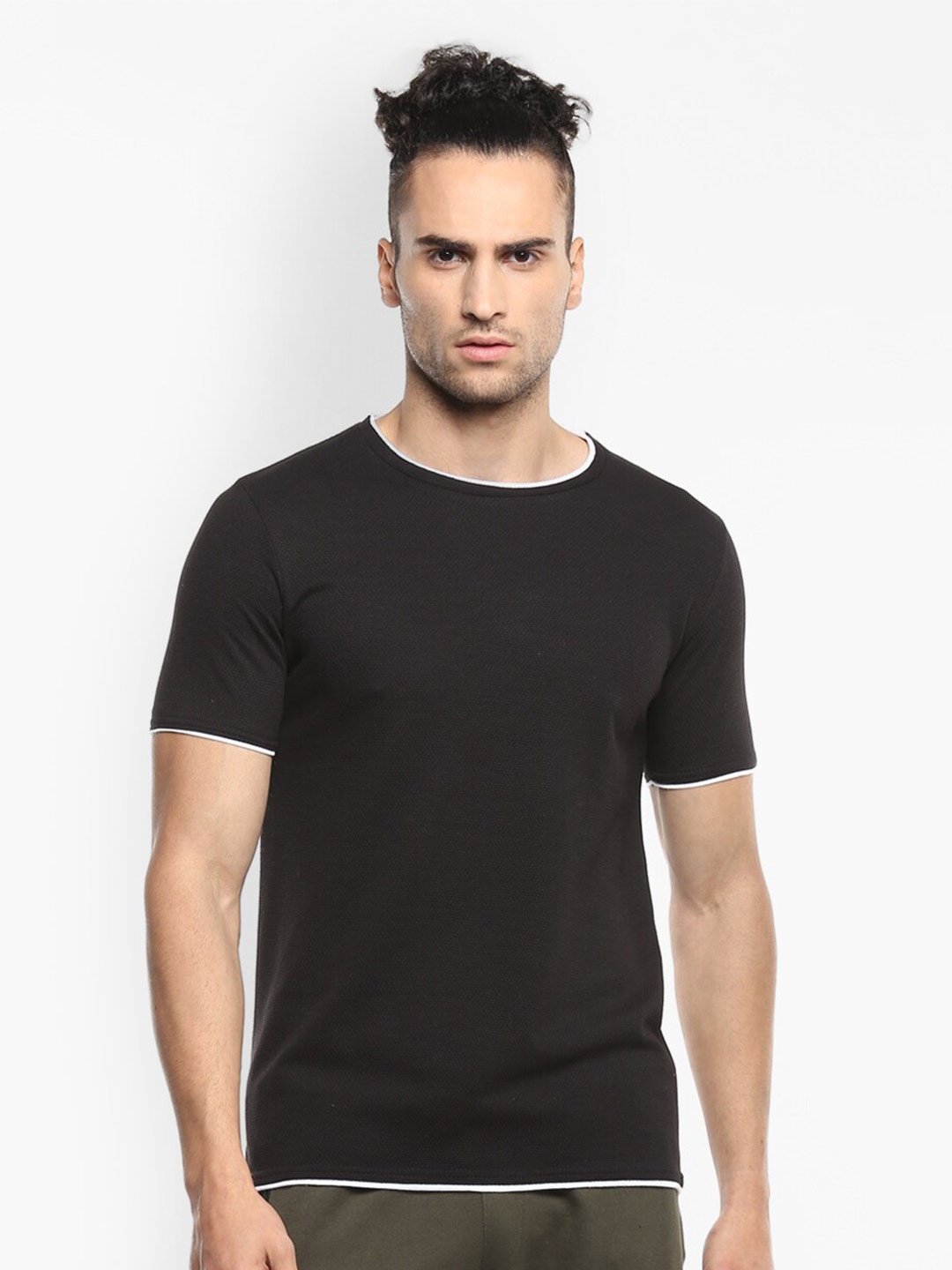 

Alan Jones Men Black Solid Slim Fit T-shirt