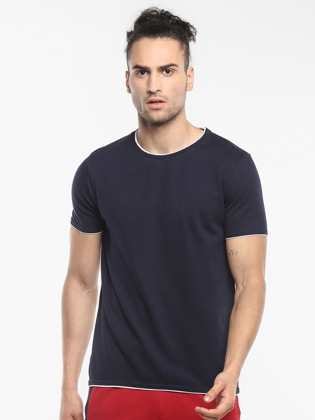 

Alan Jones Men Navy Blue Solid Slim Fit T-shirt