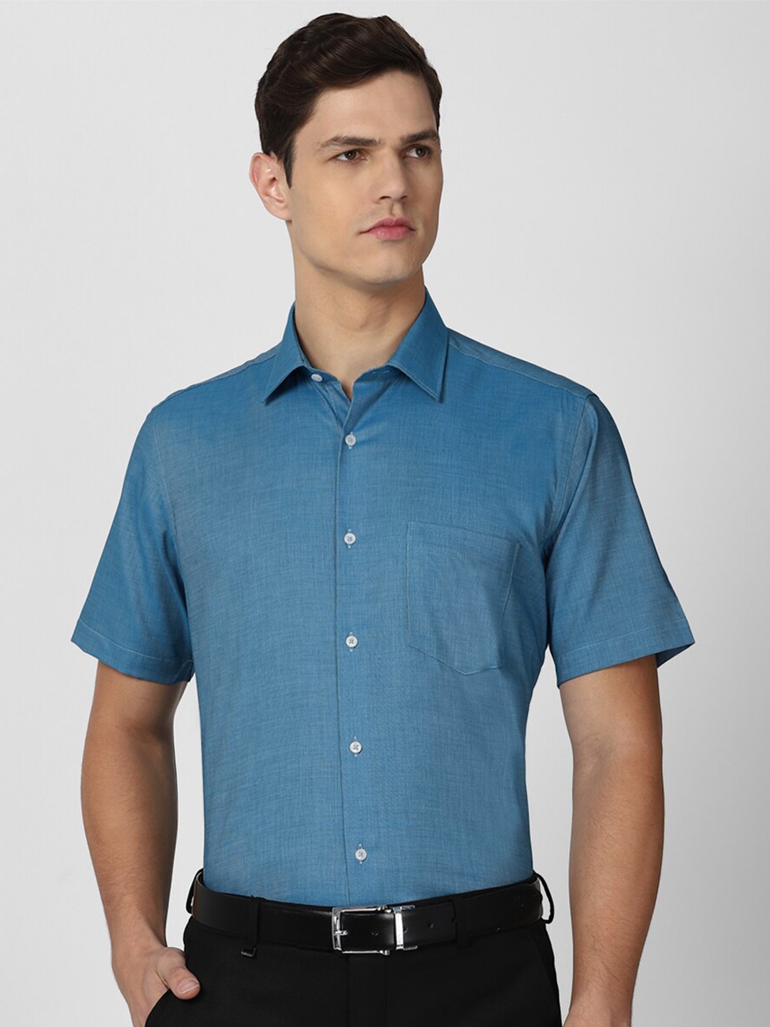 

Van Heusen Men Blue Solid Formal Shirt