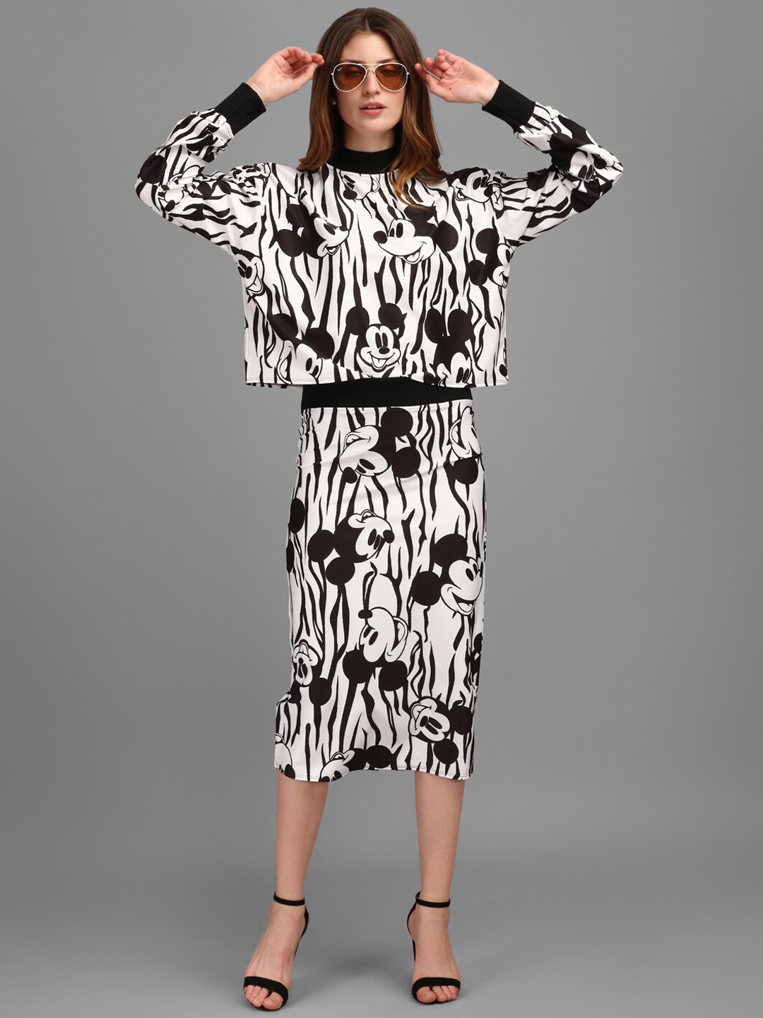 

PURVAJA Women White & Black Mickey Mouse Printed Co-ords Set