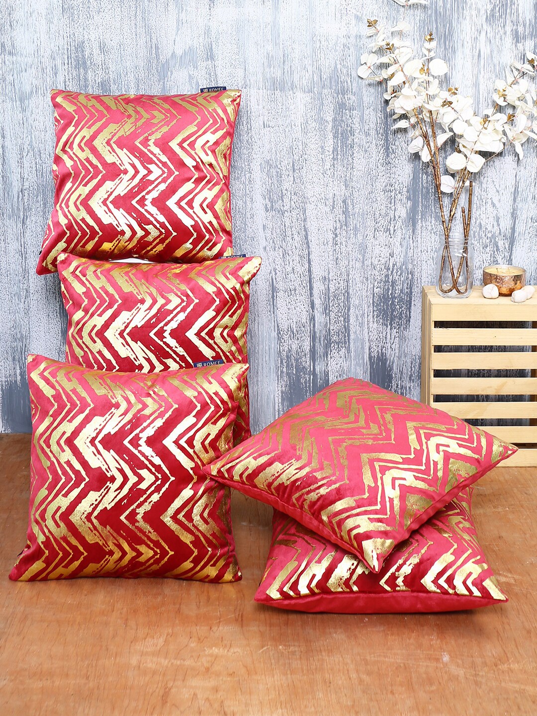 

ROMEE Pink & Gold-Toned Set of 5 Velvet Square Cushion Covers