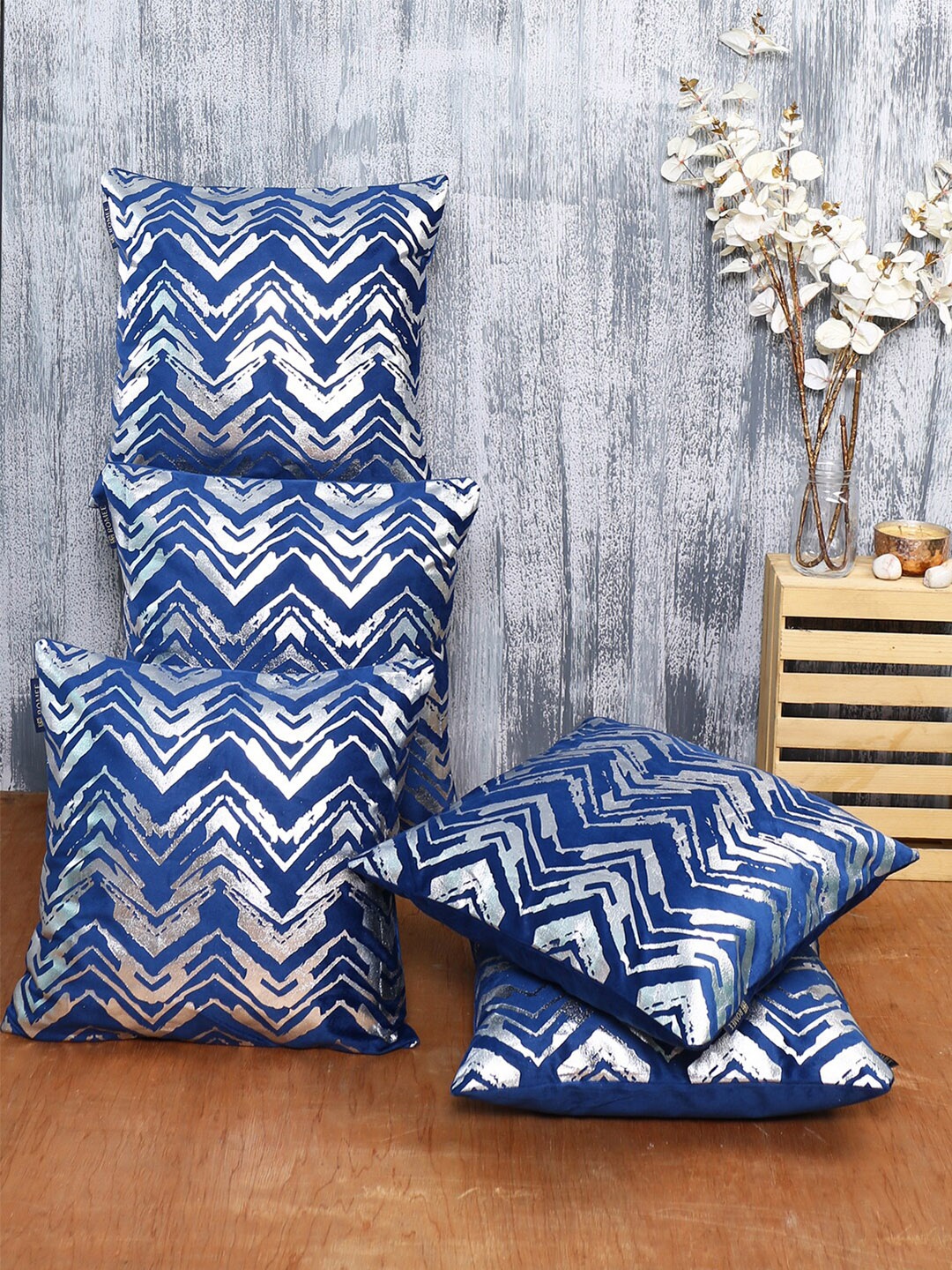 

ROMEE Blue & Silver-Toned Set of 5 Velvet Square Cushion Covers