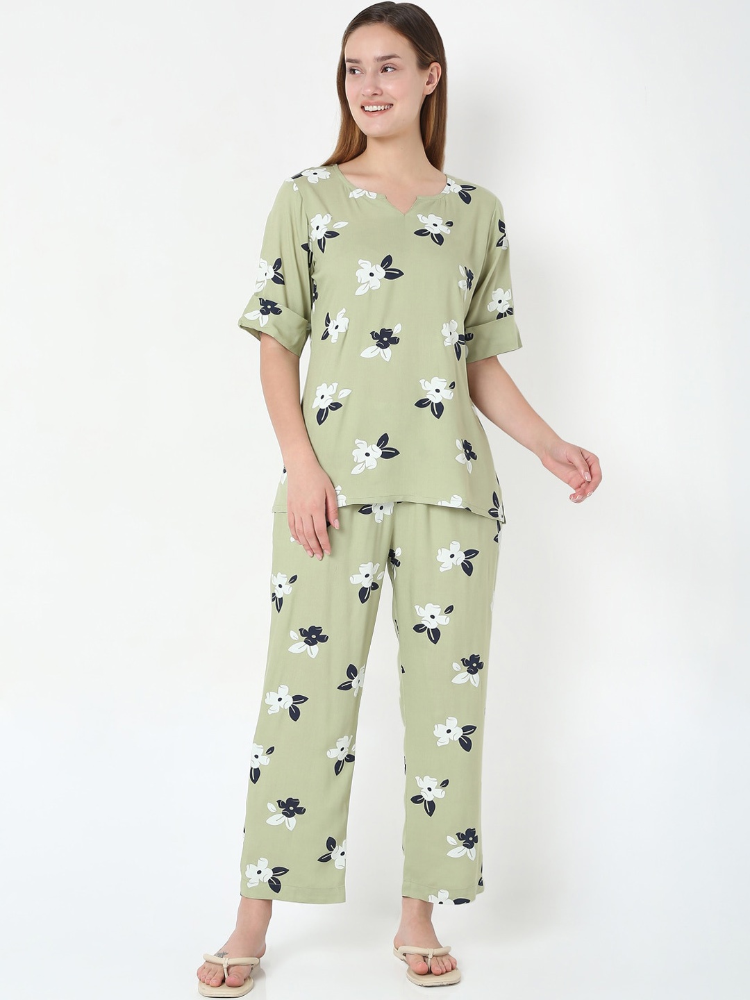 

Smarty Pants Women Green & Blue Printed Pure Cotton Night suit