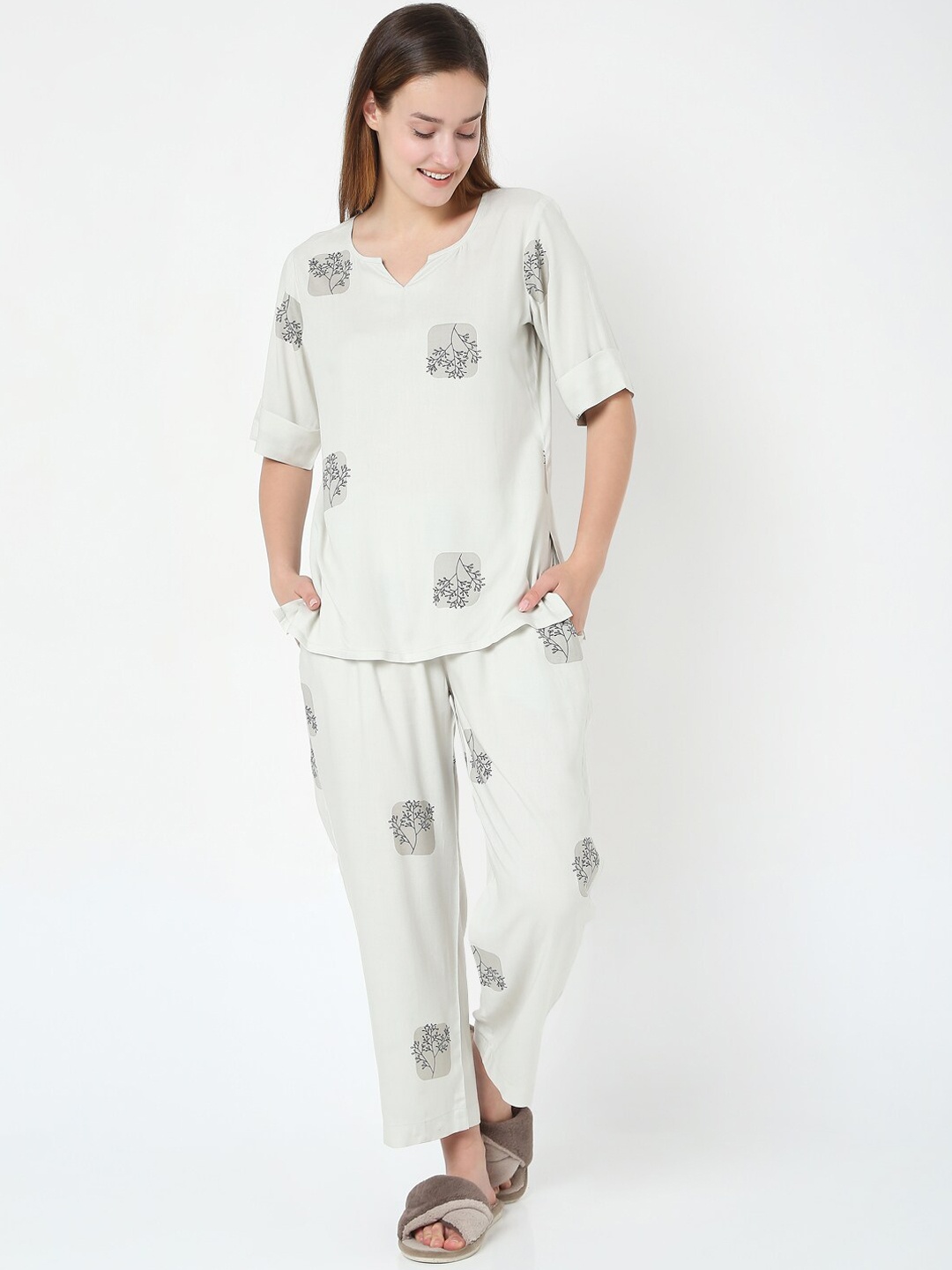 

Smarty Pants Women Grey Floral Printed Pure Cotton Night suit