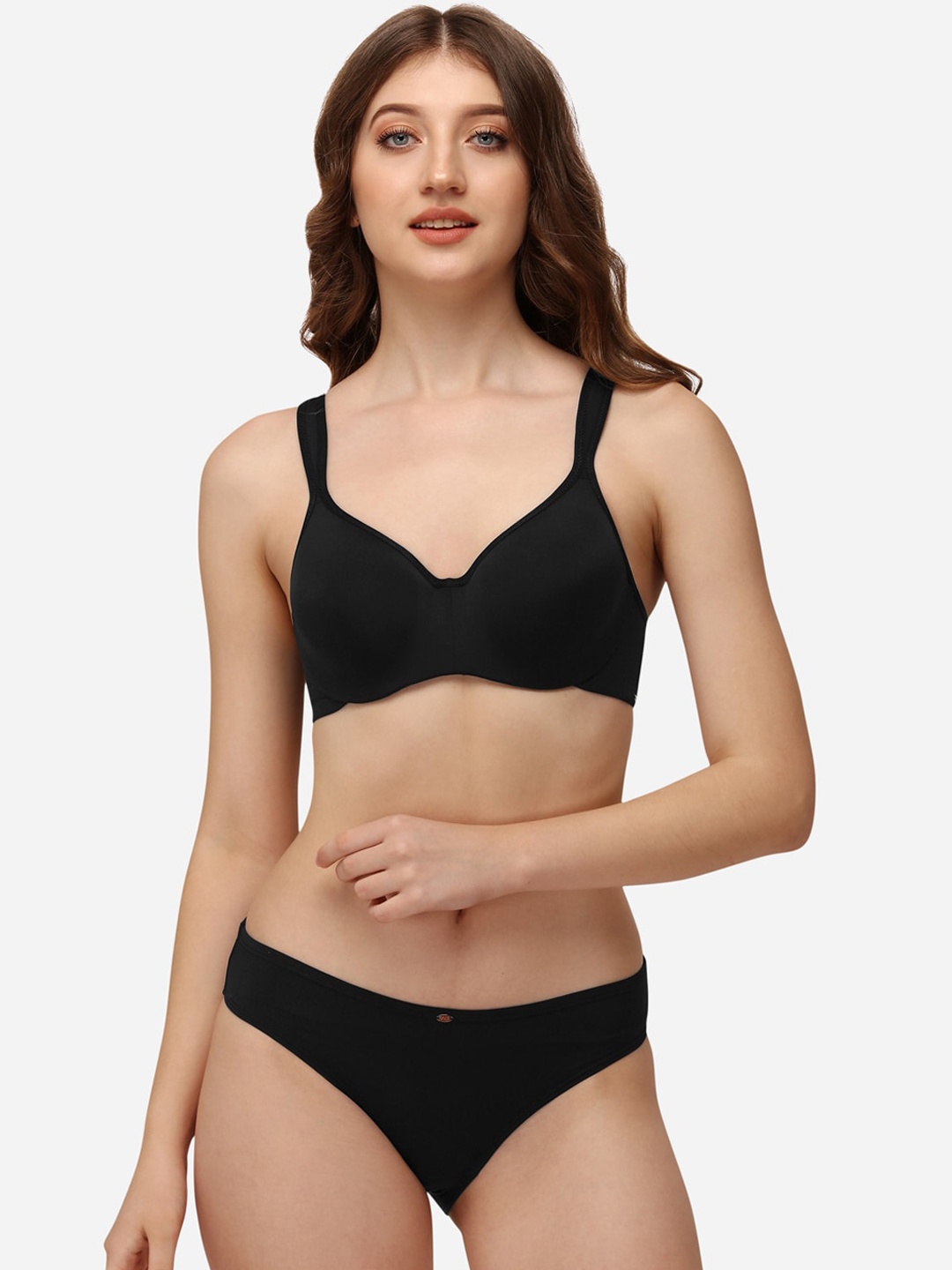 

Soie Women Black Solid Lightly-Padded & Underwired Lingerie Set-SET CB-130/1130BLACK