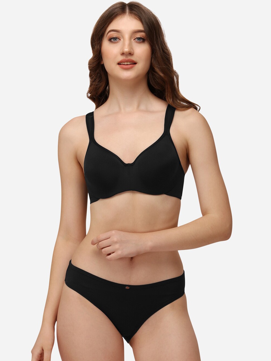 

Soie Women Black Solid padded Lingerie Set