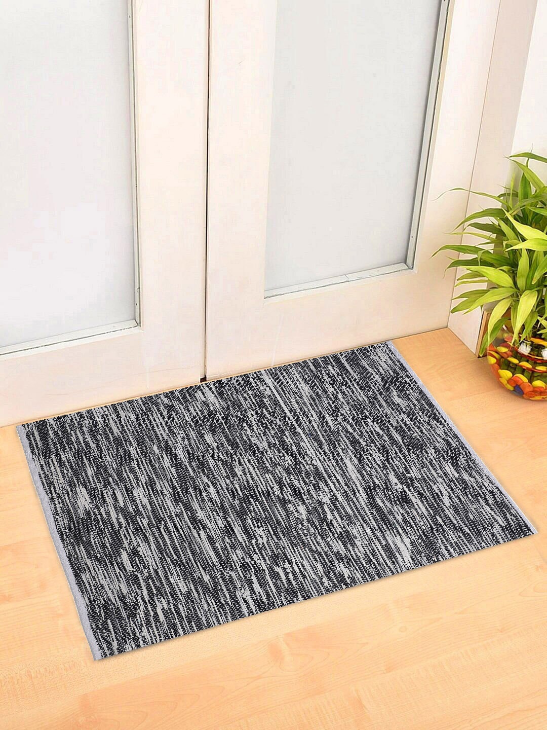 

Oxolloxo Black & White Woven Design Rectangle Shape Floor Mat