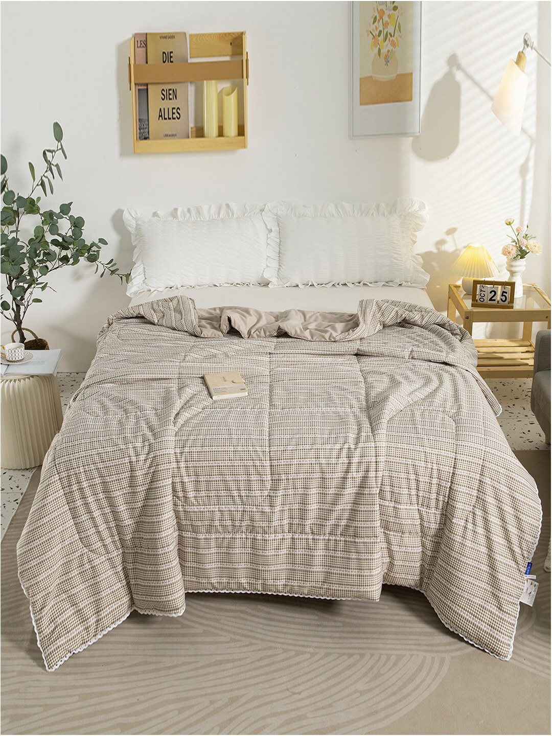 

JC Collection Grey & White Striped Summer 400 GSM Double Bed Quilt