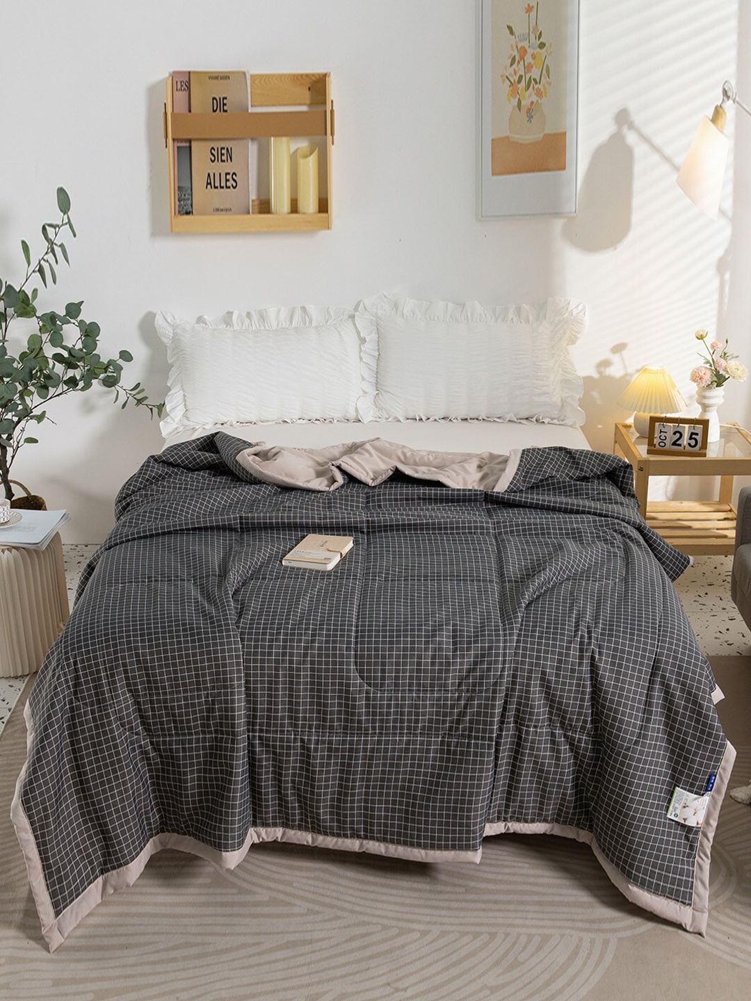 

JC Collection Black & Grey Checked Summer 400 GSM Double Bed Quilt