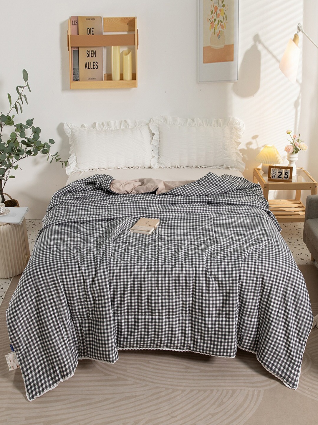 

JC Collection Black & White Checked Summer 400 GSM Single Bed Quilt