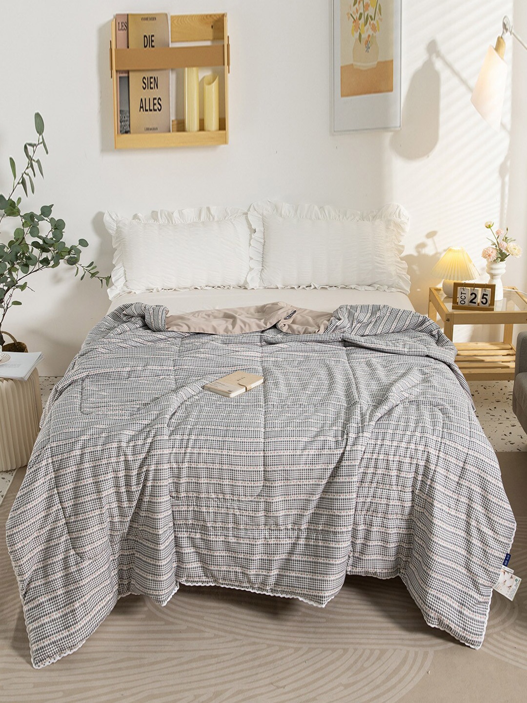

JC Collection Blue & White Checked Summer 400 GSM Double Bed Quilt