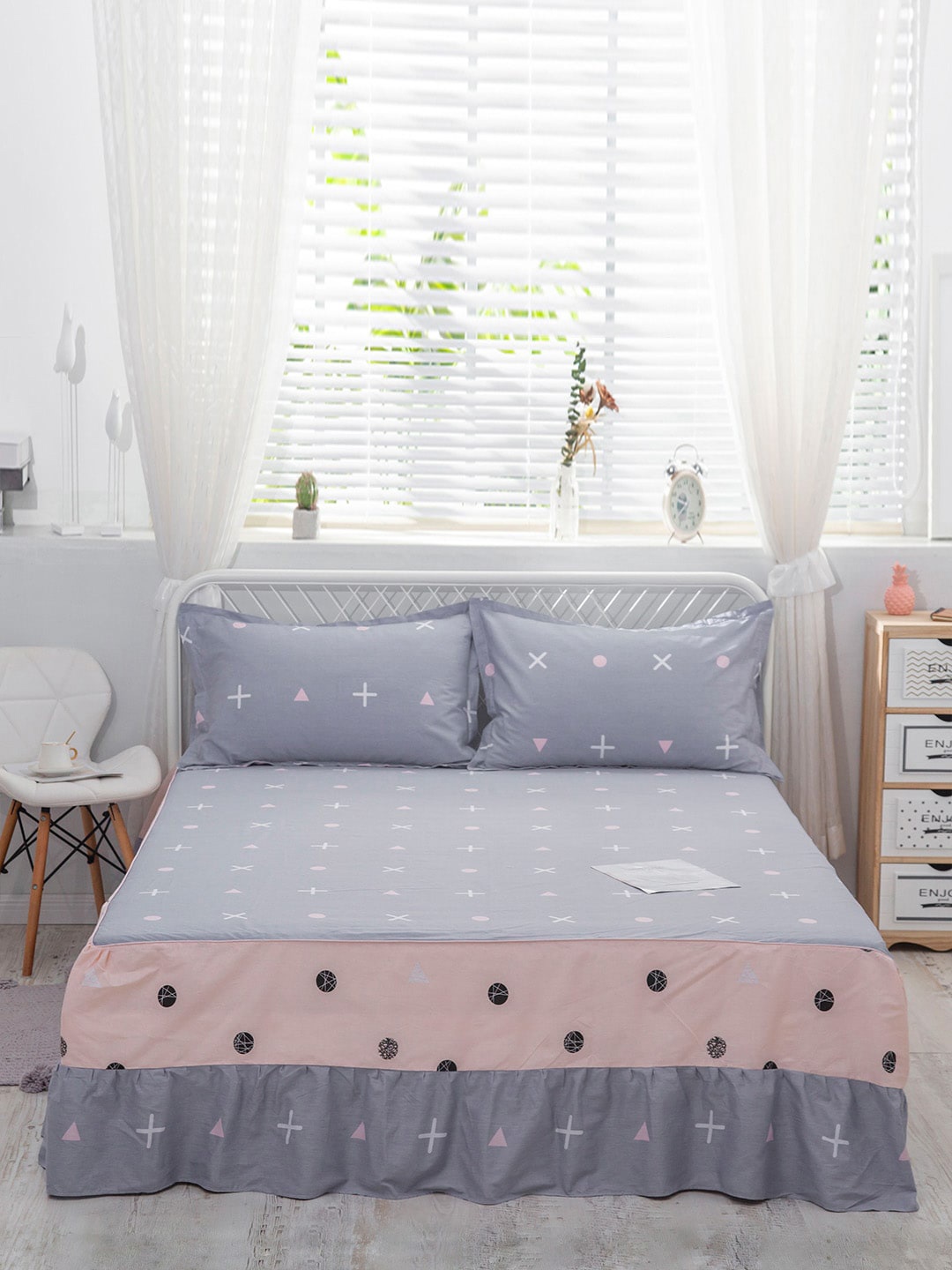 

JC Collection Grey & Pink Printed Single Bed Cover With 2 Pillow Covers